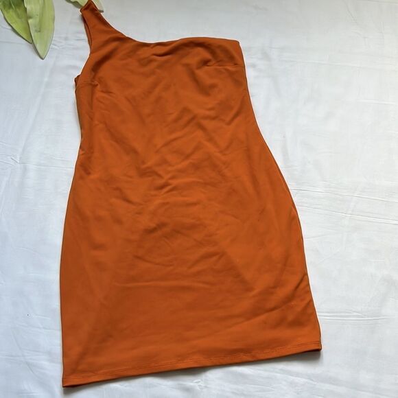 𝅺⭐️DYNAMITE One Shoulder Mini Dress⭐️ - Picture 5 of 11